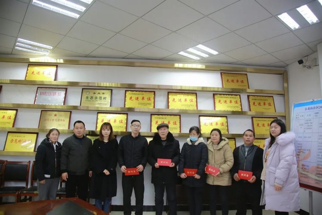 康明納黨建丨公司黨支部、工會(huì)聯(lián)合開(kāi)展節(jié)前慰問(wèn)活動(dòng)