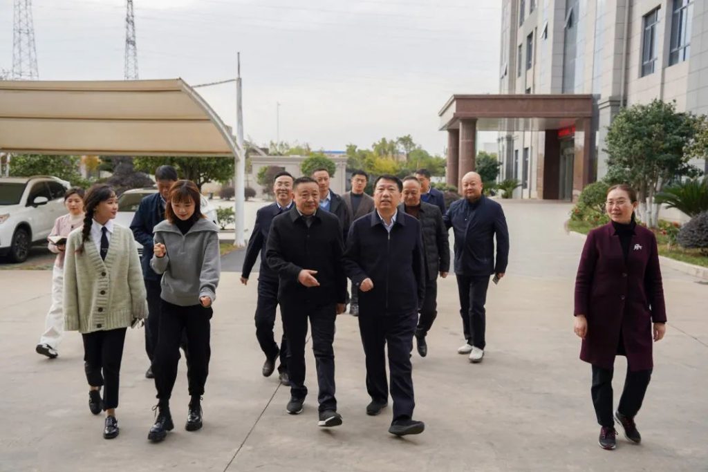 康明納要聞丨歡迎安慶市市長張君毅蒞臨康明納考察指導(dǎo)工作！